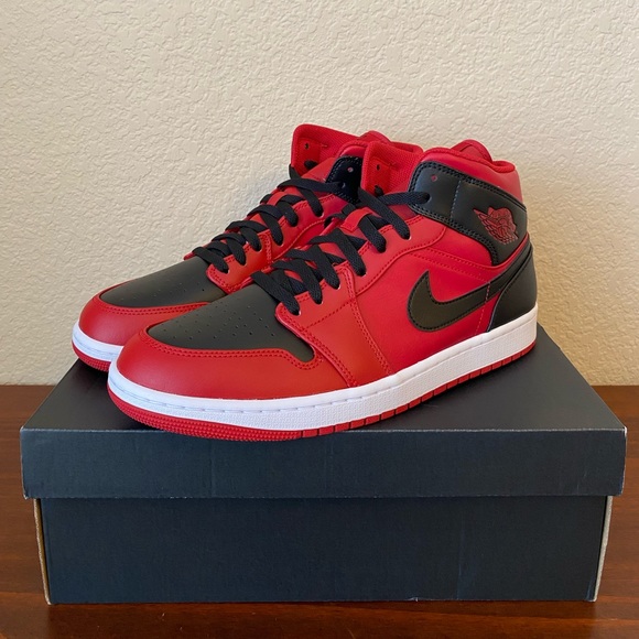 Air Jordan 1 Mid 'Reverse Bred' - Picture 2 of 11